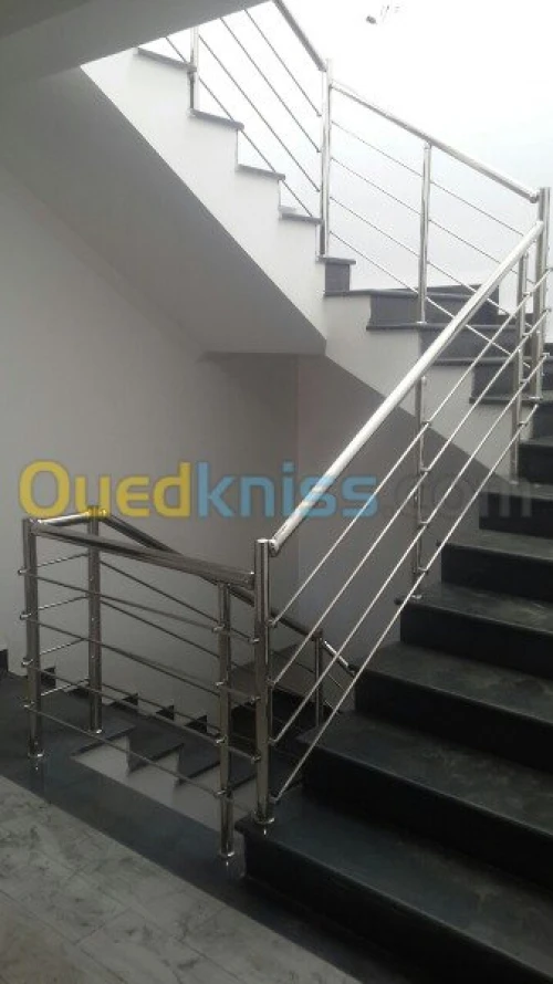 ESCALIER COLIMACON ET DROIT INOX ET BOIS