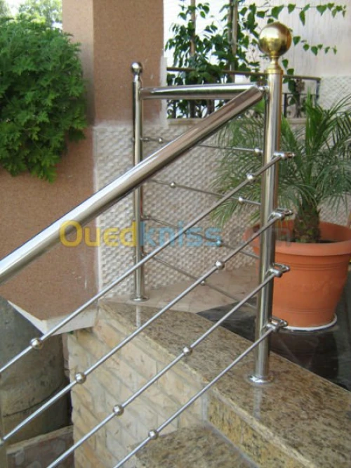 ESCALIER COLIMACON ET DROIT INOX ET BOIS