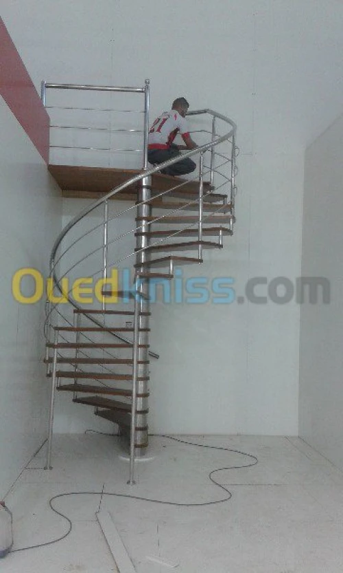 ESCALIER COLIMACON ET DROIT INOX ET BOIS