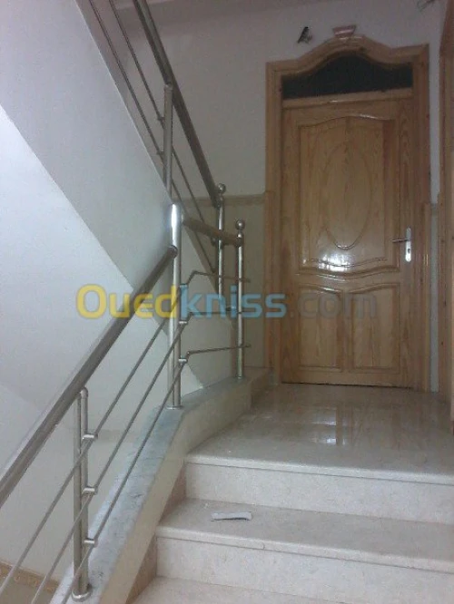 ESCALIER COLIMACON ET DROIT INOX ET BOIS