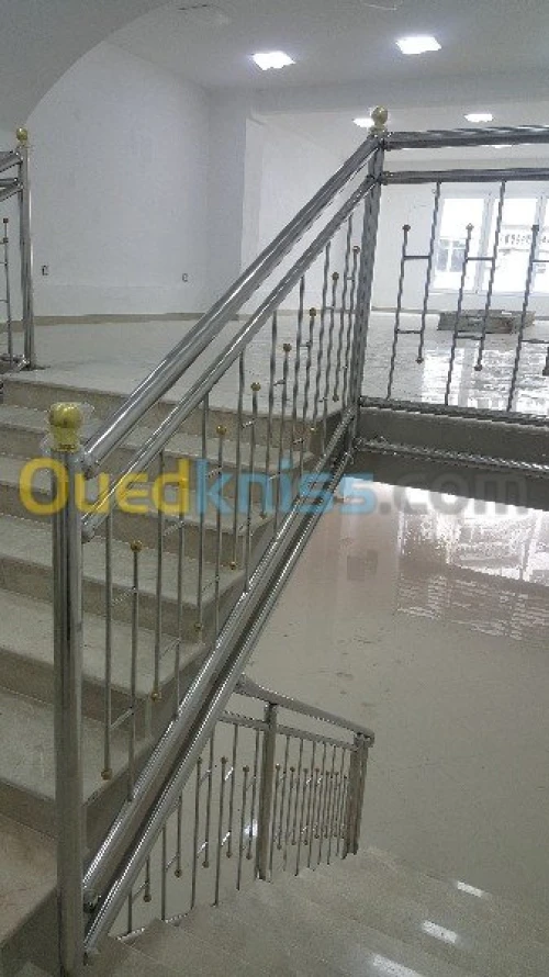 ESCALIER COLIMACON ET DROIT INOX ET BOIS