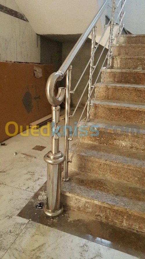 ESCALIER COLIMACON ET DROIT INOX ET BOIS