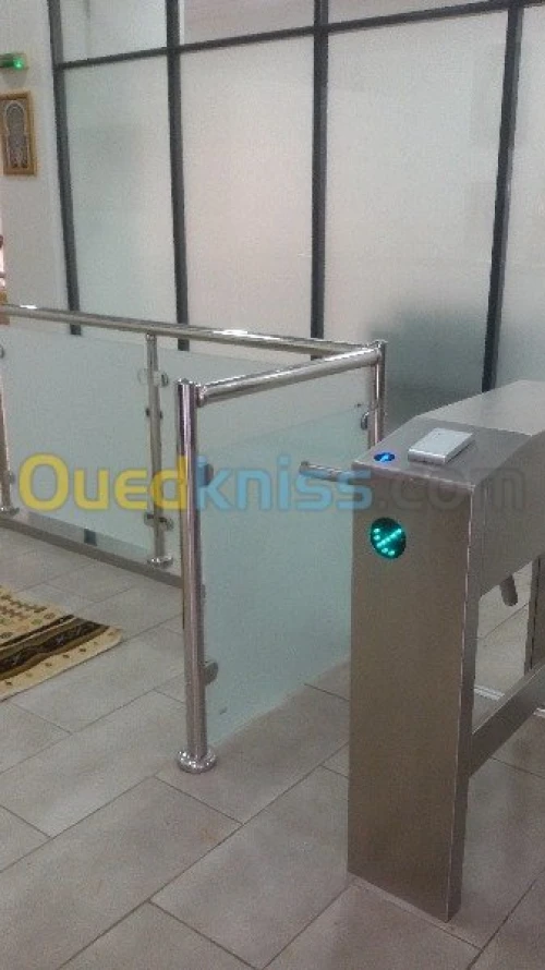 ESCALIER COLIMACON ET DROIT INOX ET BOIS