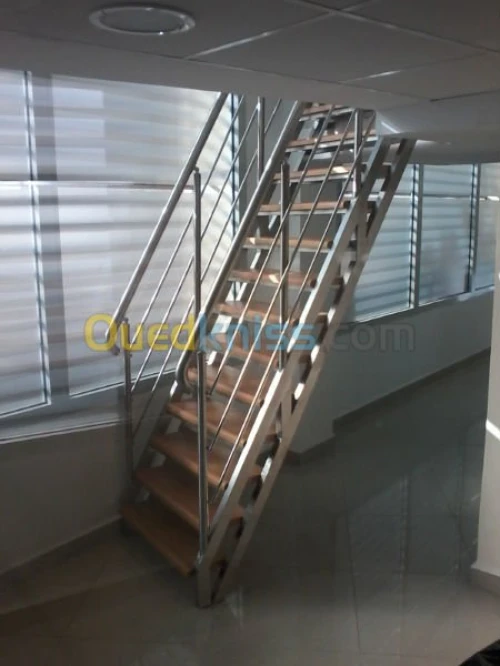 ESCALIER COLIMACON ET DROIT INOX ET BOIS