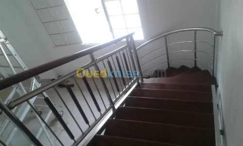 ESCALIER COLIMACON ET DROIT INOX ET BOIS