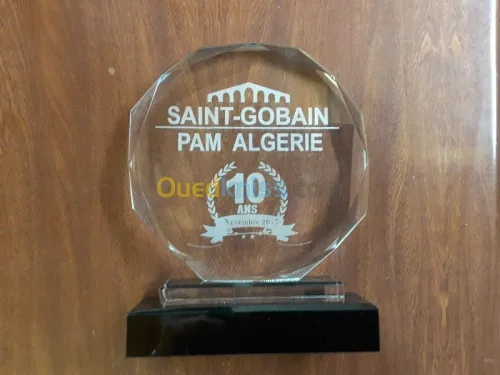  GRAVURE ET DÉCOUPE AU LASER