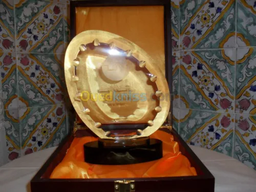  GRAVURE ET DÉCOUPE AU LASER