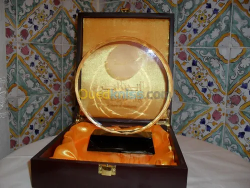  GRAVURE ET DÉCOUPE AU LASER