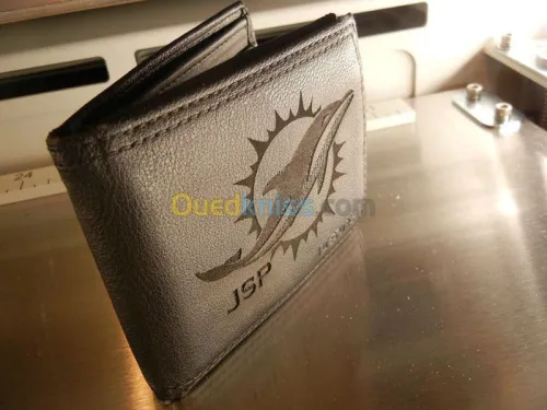  GRAVURE ET DE DÉCOUPE AU LASER