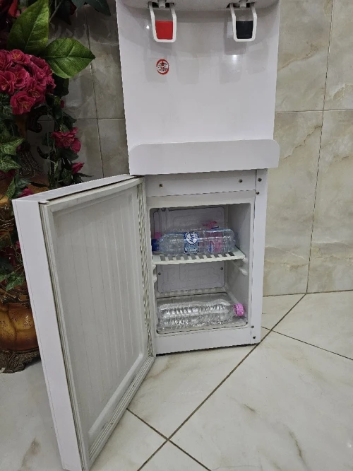 Distributeur d'eau & mini frigo