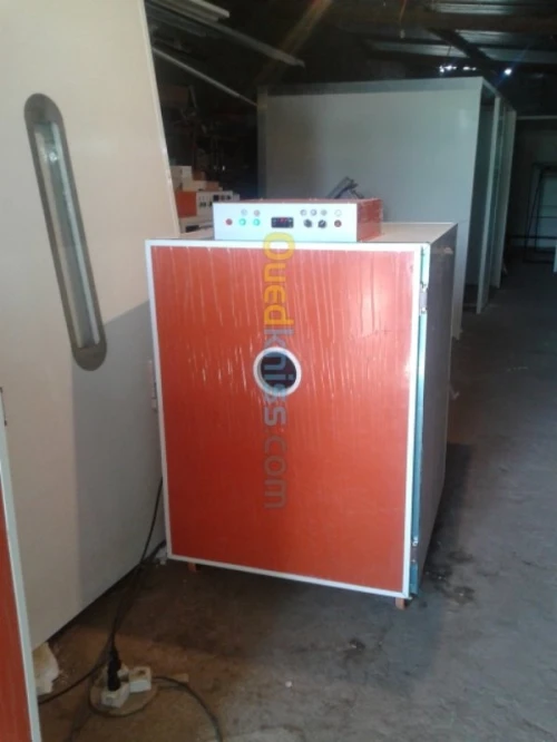 COUVOIR     ( INCUBATEUR/ECLOSOIR)