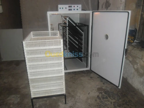 COUVOIR     ( INCUBATEUR/ECLOSOIR)