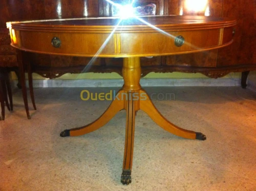 Table ronde style anglais dessus cuir