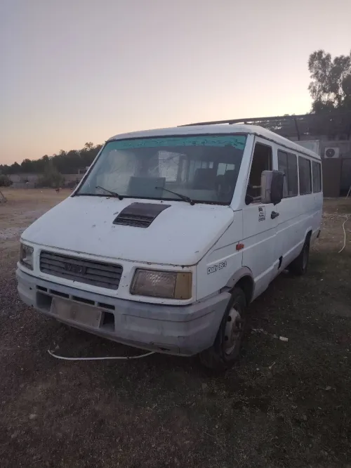 Iveco pour pièces vitré 18 places
