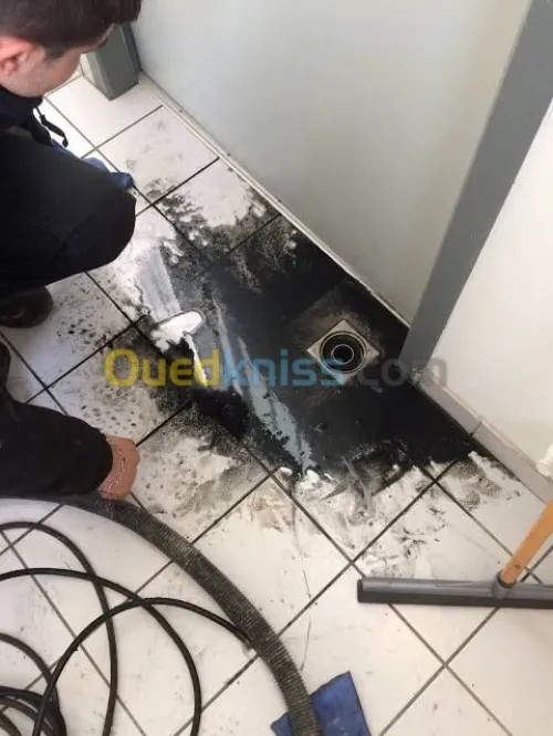 تنضيف جميع قنوات الصرف الصحي 