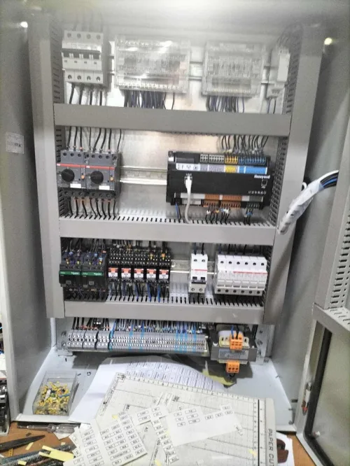 Électricité industrielle et maintenance machines Programmation machines industrielles 