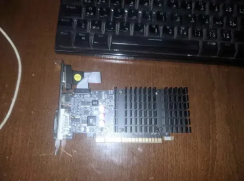 Carte graphique NVIDIA GeForce 210 1 gb VRAM DDR3