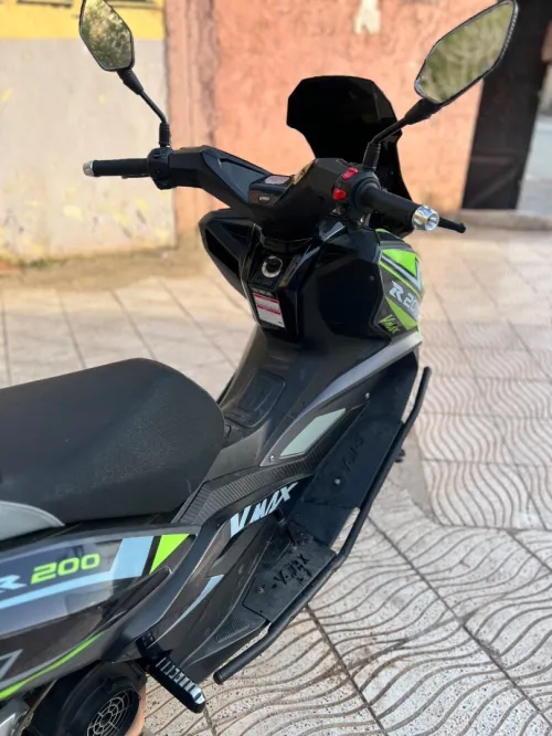 Vmax 200cc 2023