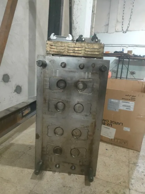 Moule fabrication bouchons 48 et poignées