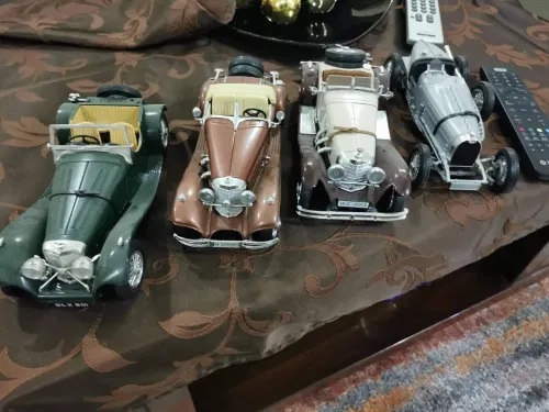 Miniatures Burago italy échelle 1/18 et 1/24 etat 10/10 à 9/10