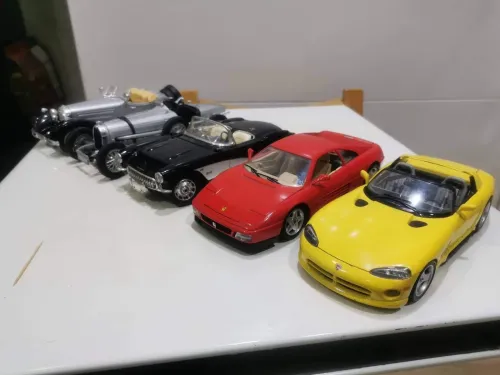 Miniatures Burago italy échelle 1/18 et 1/24 etat 10/10 à 9/10