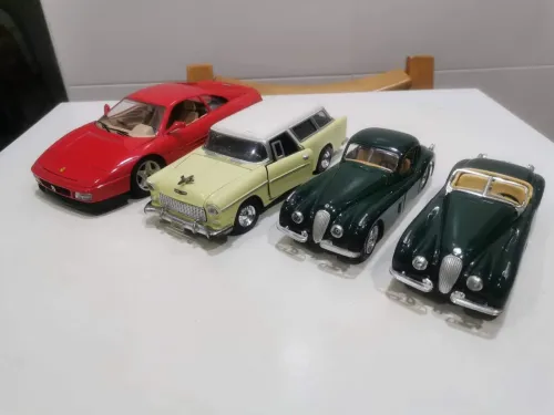 Miniatures Burago italy échelle 1/18 et 1/24 etat 10/10 à 9/10