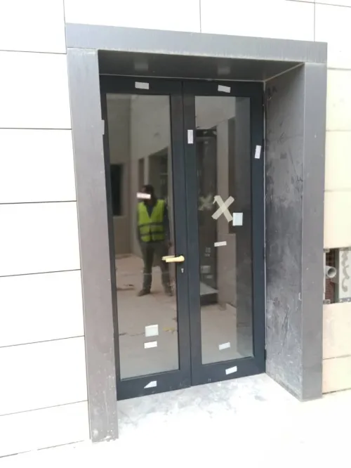 PORTES ET FENÊTRES EN ALUMINIUM