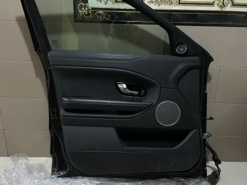 Porte chauffeur Range Rover évoque noir