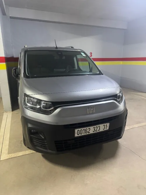 Fiat Doblo 2023 Gris