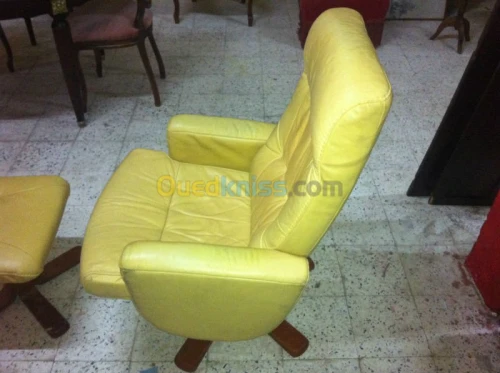 Fauteuil de relaxation pivotant + pouf