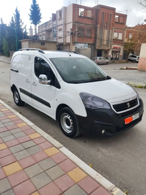 Peugeot Partner 2015 B9