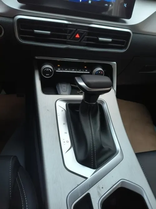 Geely Coolray 2025 