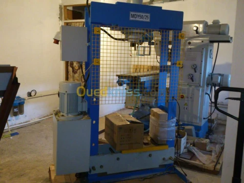 ماكنات الخراطة. الات الخراطة و التفريز  MACHINES FABRICATION MÉCANIQUE. Tours et fraiseuses