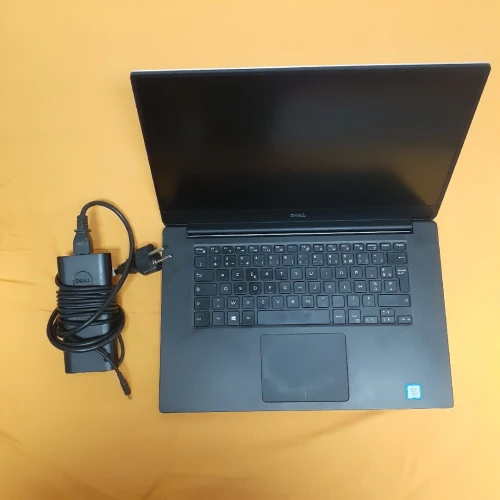 Dell XPS 15 9560 | i5-7300HQ | 8GB | 512GB SSD | GTX 1050 (4GB) - État très propre