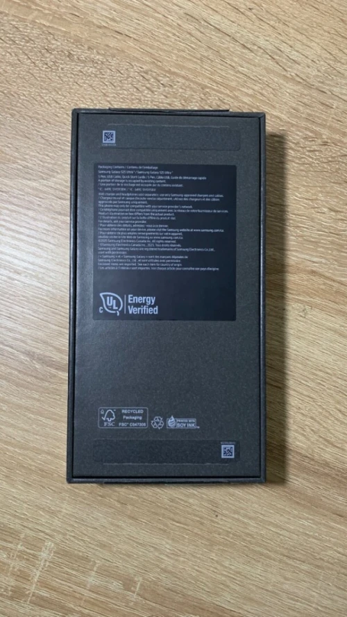 NEGOCIABLE Samsung S25 Ultra non actif jamais utilisé avec chargeur + antichoc Otterbox ( Deux produits américain )