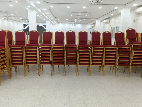 Chaise de salle des fêtes