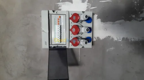Electricité et caméra de surveillance 