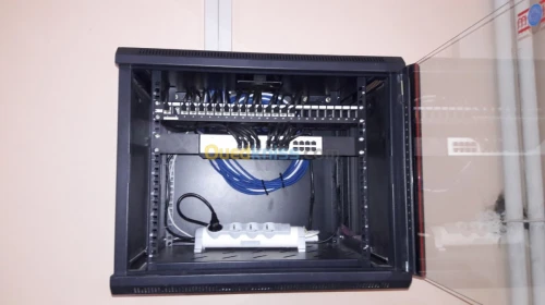 Electricité et caméra de surveillance 