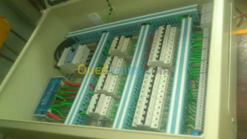 Electricité et caméra de surveillance 