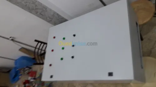 Electricité et caméra de surveillance 