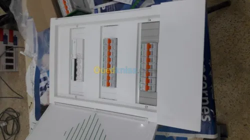 Electricité et caméra de surveillance 