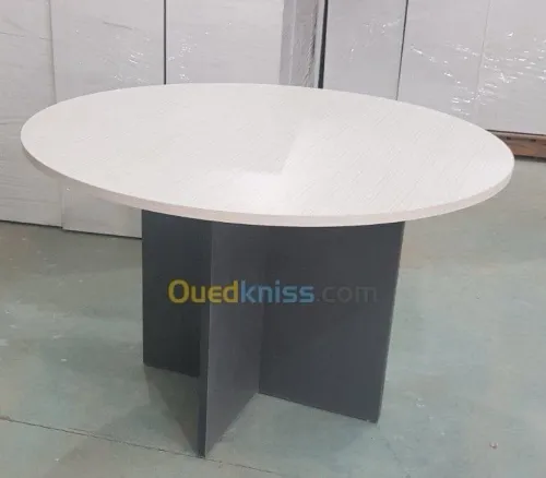 Tables de réunion sur commande et sur mesure
