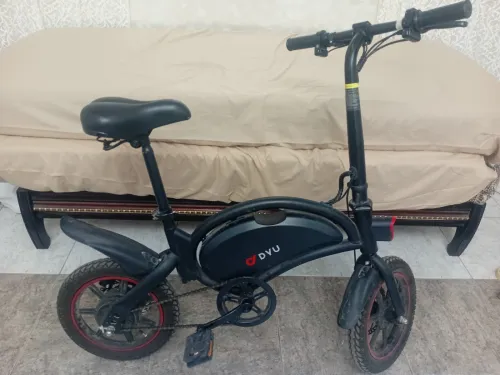 Vélo électrique noir