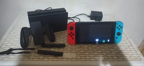 Nintendo switch "Non flaché" + 1 jeu zelda breath of the wild
