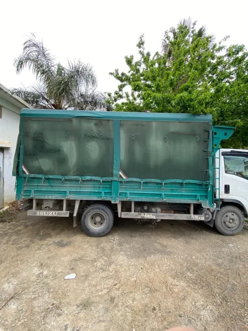 Isuzu REWARD np 2023