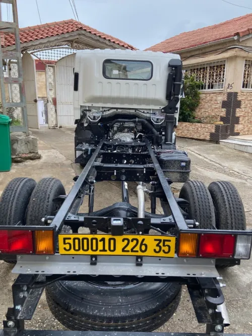 Isuzu REWARD np 2026