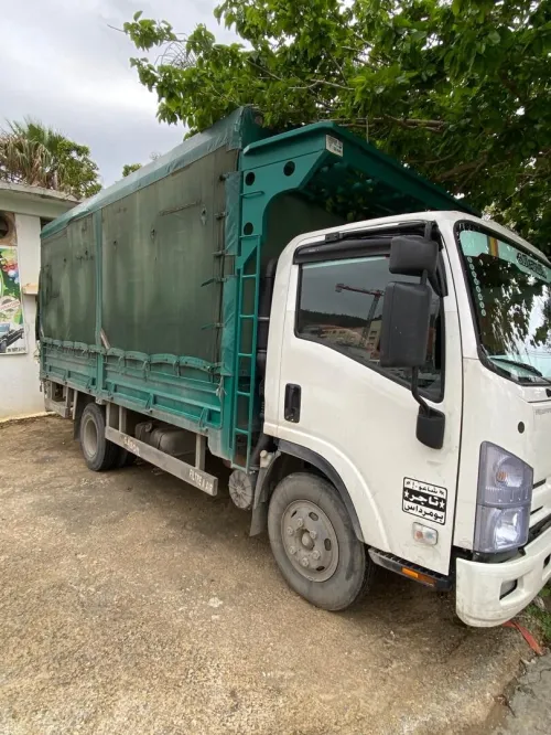 Isuzu REWARD np 2023