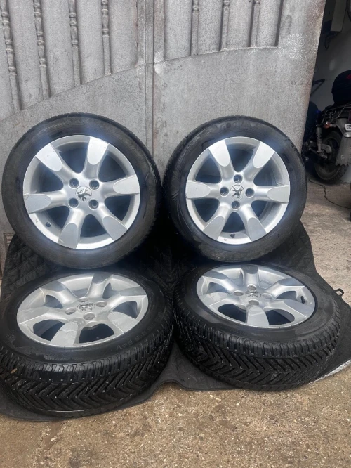 PEUGEOT 307 (jantes/pneus/sieges/barres de toit/plage arrière/cache moteur)