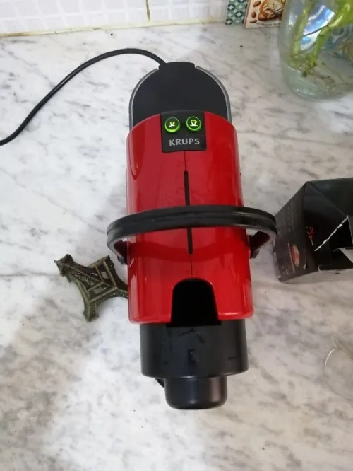Cafetière nespresso Krups bon état