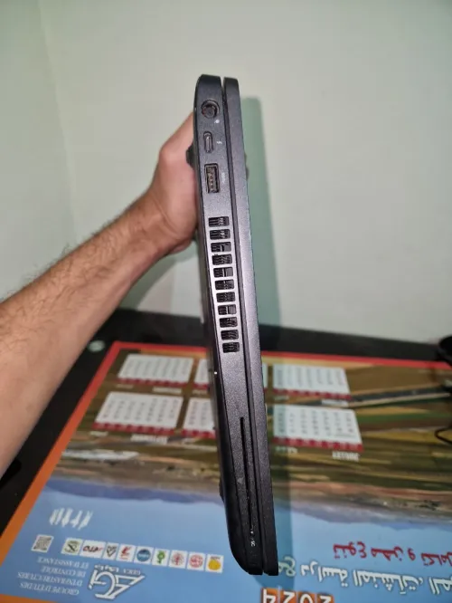 DELL LATITUDE 5500 | i7 8665U | 256g ssd | 8g ram ddr4 | double carte graphic : AMD 540X + INTEL UHD 620 | ÉCRAN 15.6"  FHD |